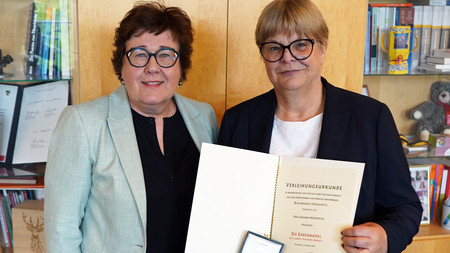 Susanne Wiedemeyer erhält die Ehrennadel Sachsen-Anhalts