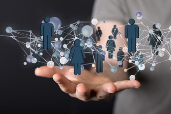 Offene Hand mit digitaler Grafik