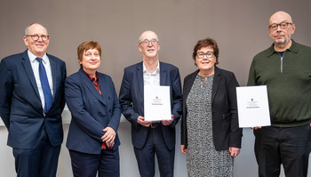 Ministerin Petra Grimm-Benne bei der Bescheidübergabe an die Paul-Riebeck-Stiftung und das BG Klinikum Bergmannstrost Halle