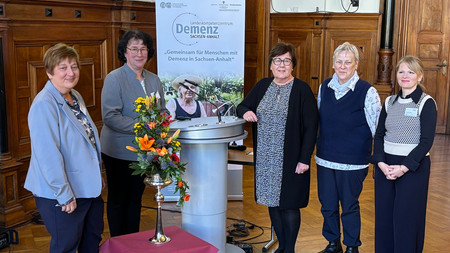 Land veröffentlicht Demenzstrategie zur Verbesserung der Lebensqualität von Menschen mit Demenz und deren Familien