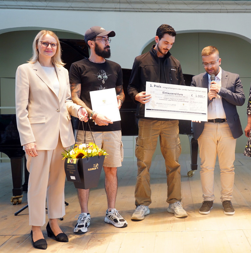 1. Preis für die Kategorie „Engagement für Vielfalt und Zusammenhalt – gegen Rassismus und Diskriminierung“ für den Syrisch-Deutsche Kulturverein (SDK) e. V. aus Magdeburg