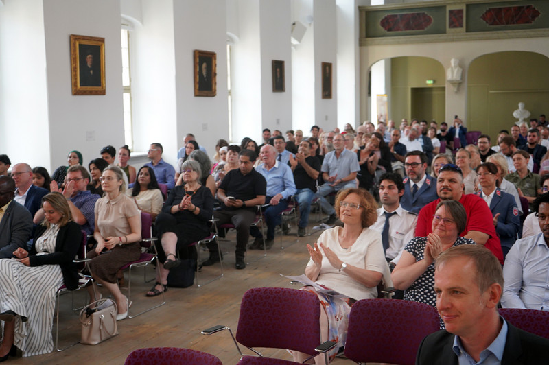 Impressionen der Moderatoren der Integrationspreisverleihung
