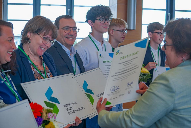 Impressionen der letzten Festveranstaltung zur Verleihung des Berufswahl-SIEGELS Sachsen-Anhalt im Jahr 2026