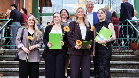 Pflegefachkräfte mit Staatssekretär Wolfgang Beck