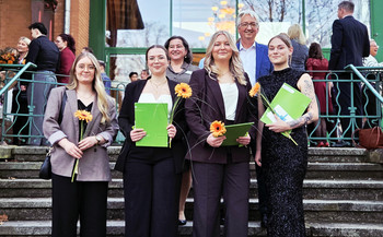 Pflegefachkräfte mit Staatssekretär Wolfgang Beck