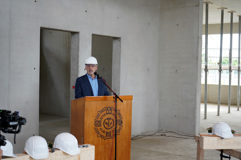 Ministerpräsident Dr. Reiner Haseloff, Arbeitsministerin Petra Grimm-Benne, Präsident der Handwerkskammer Halle, Thomas Keindorf und Weitere anlässlich des Richtfestes