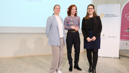 Geschäftsführerin des Landesfrauenrates Sachsen-Anhalt Daniela Suchantke, Journalistin und Autorin Teresa Bücker sowie Landesgleichstellungsbeauftragte Sarah Schulze. 
