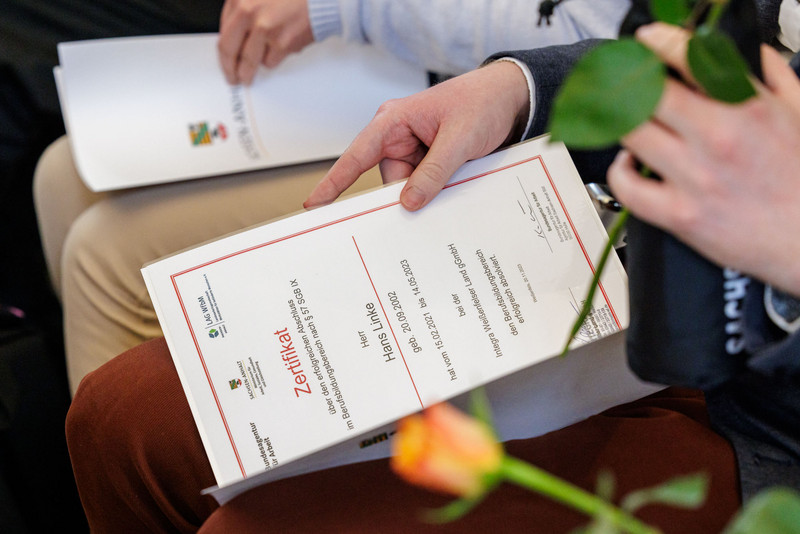 Zertifikatübergabe für Berufsabsolventen aus Behinderten-Werkstätten in Halle