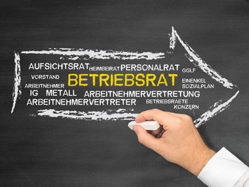 Aufgemalter Pfeil mit dem Schriftzug Betriebsrat