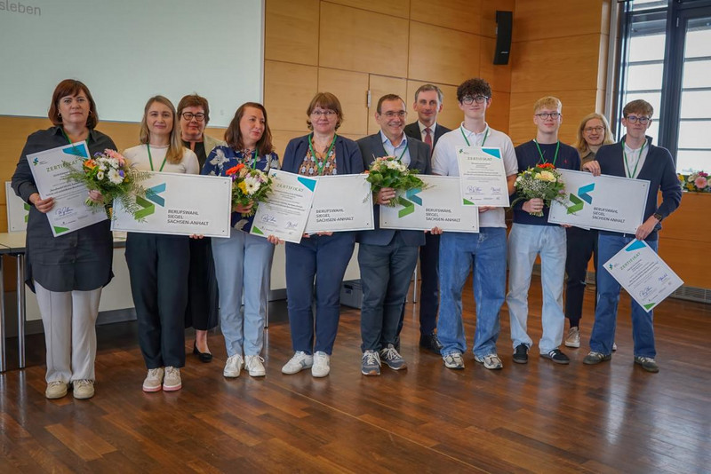 Impressionen der letzten Festveranstaltung zur Verleihung des Berufswahl-SIEGELS Sachsen-Anhalt im Jahr 2026