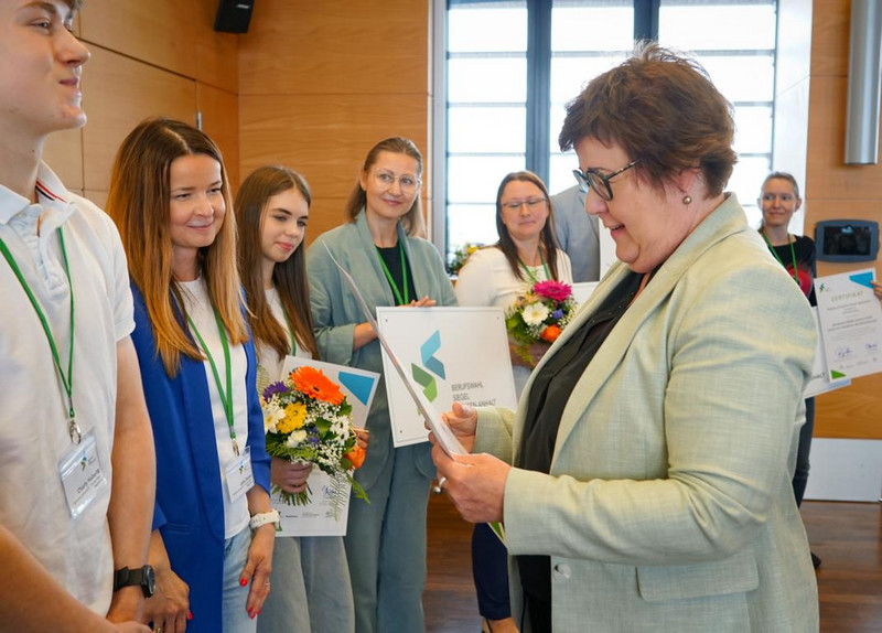 Impressionen der letzten Festveranstaltung zur Verleihung des Berufswahl-SIEGELS Sachsen-Anhalt im Jahr 2026
