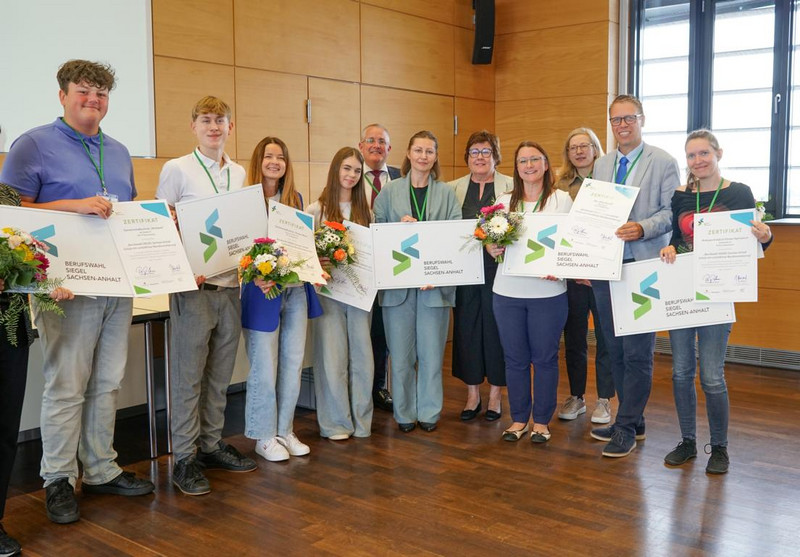 Impressionen der letzten Festveranstaltung zur Verleihung des Berufswahl-SIEGELS Sachsen-Anhalt im Jahr 2026